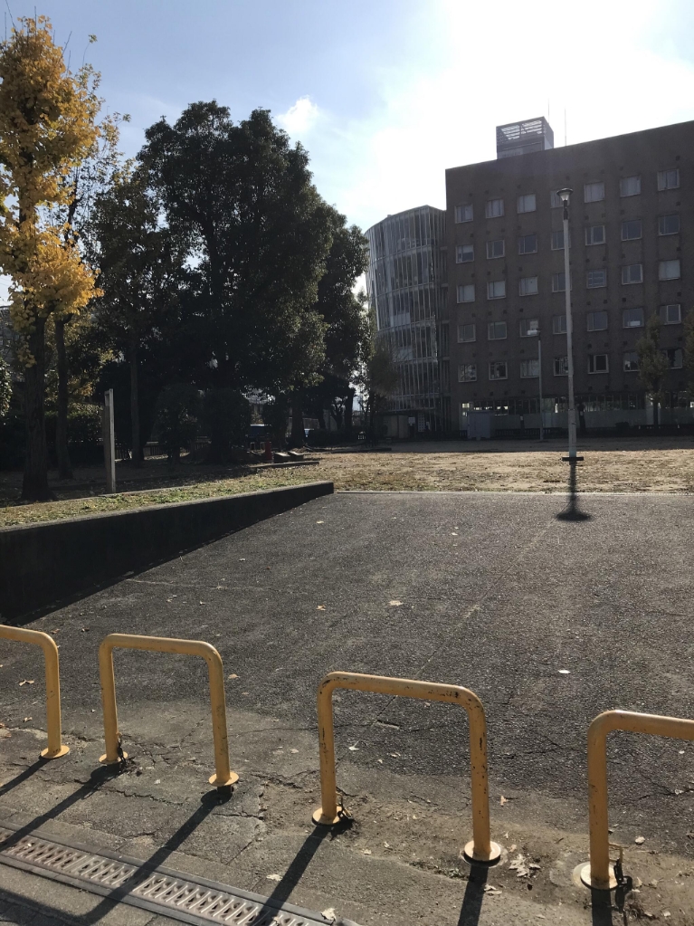 【大阪市淀川区西中島のマンションの公園】