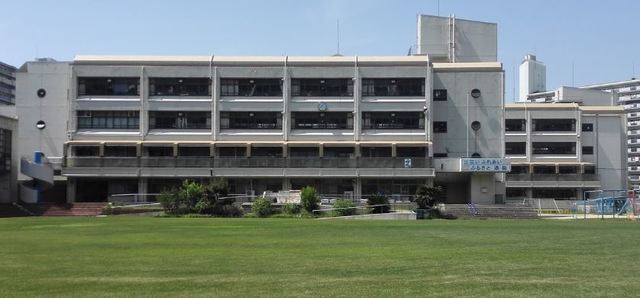 【神戸市中央区港島中町のマンションの小学校】