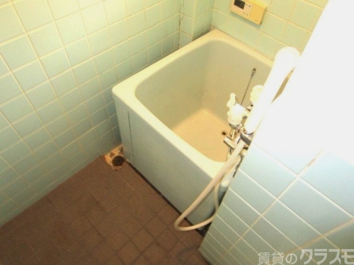 バス・シャワールーム　お風呂はコンパクトタイプ！