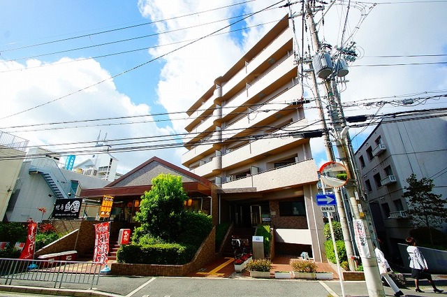 茨木市総持寺駅前町のマンションの建物外観