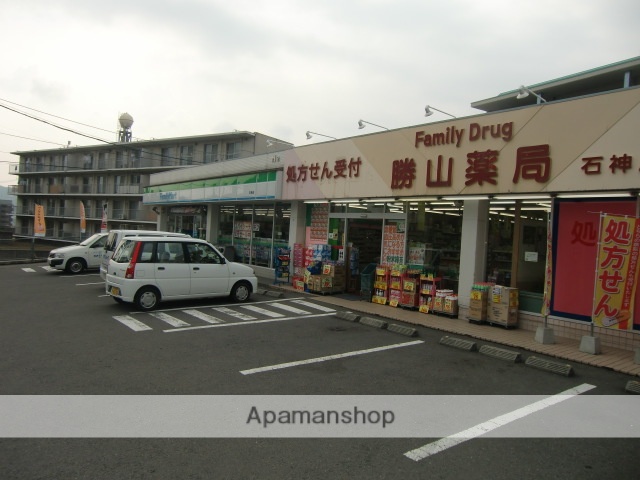 コンビニ　ファミリーマート扇町店（コンビニ）まで557m