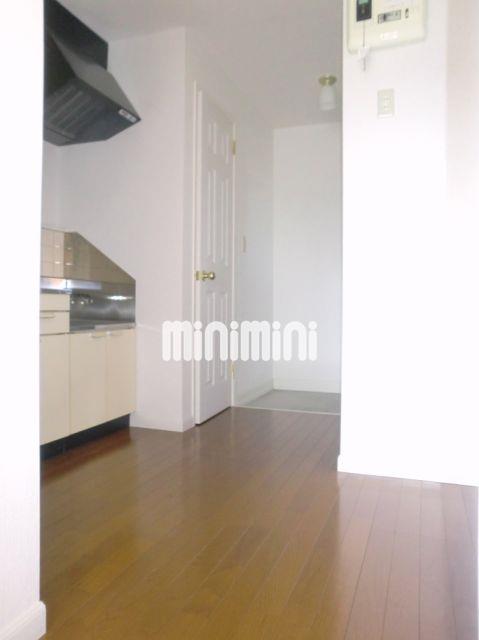 居室・リビング　キッチンスペースも広めです。