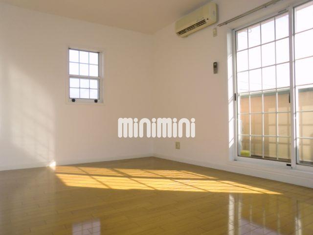 居室・リビング　窓が多いので通気性に優れています。