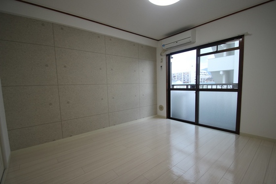 居室・リビング　※別号室の写真です