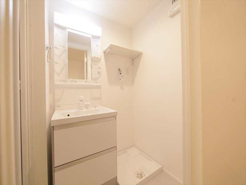 洗面設備　脱衣所　独立洗面台（シャンプードレッサー付）