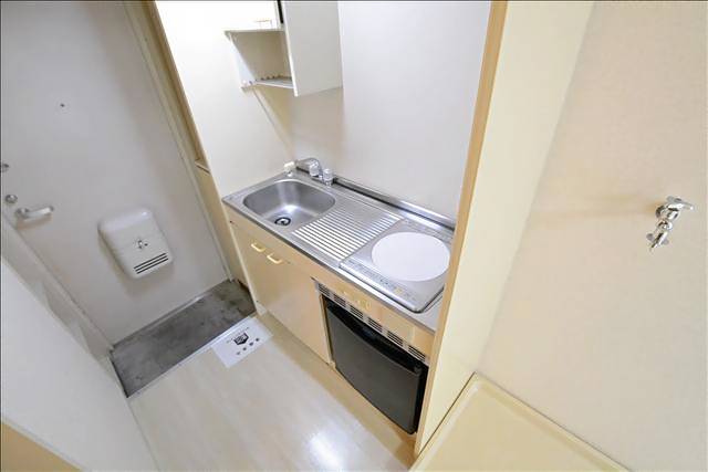 キッチン　ＩＨヒーター・ミニ冷蔵庫付きのキッチンです