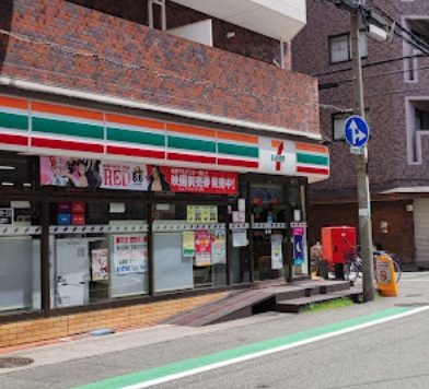 コンビニ　セブンイレブン 西宮甲子園口すずらん通り店（コンビニ）まで923m
