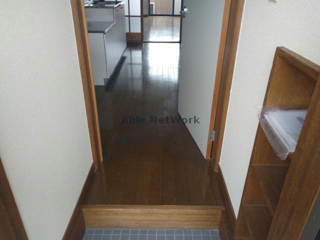 玄関　下足箱付です