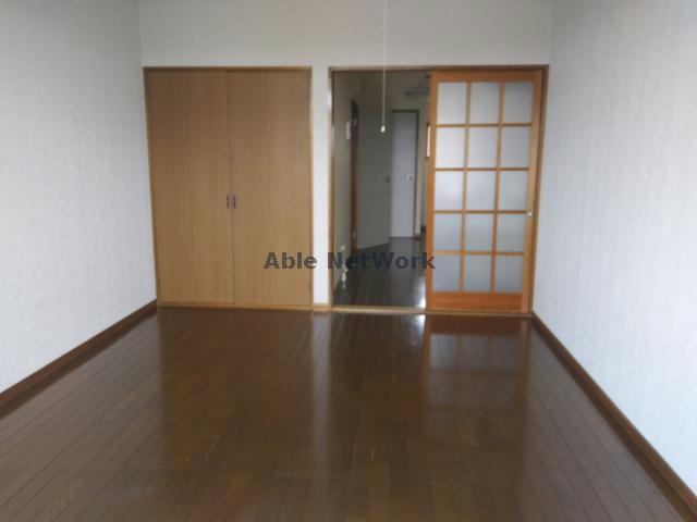 居室・リビング　落ち着いた色合いです