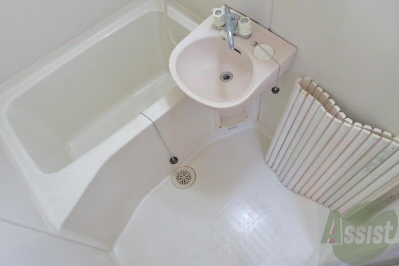 バス・シャワールーム　バスルームは一日の疲れを癒す大切な場所です。