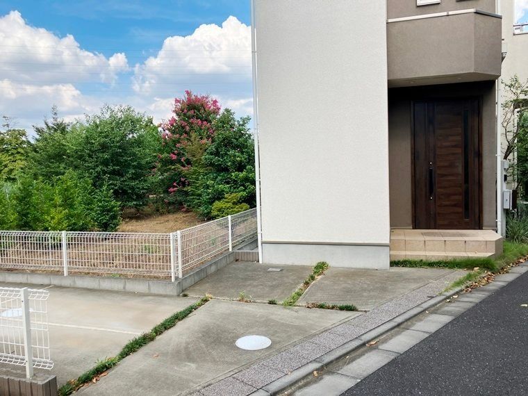 駐車場　エントランス