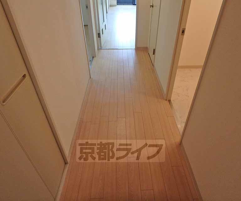 その他部屋・スペース　玄関から廊下にかけて