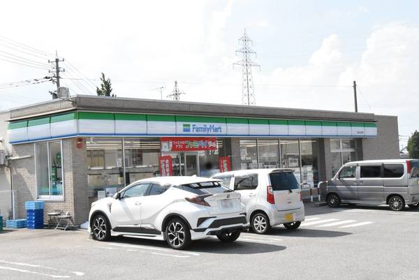 コンビニ　ファミリーマート（コンビニ）まで400m