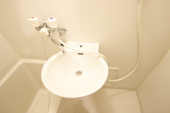 洗面設備　※別号室の写真です