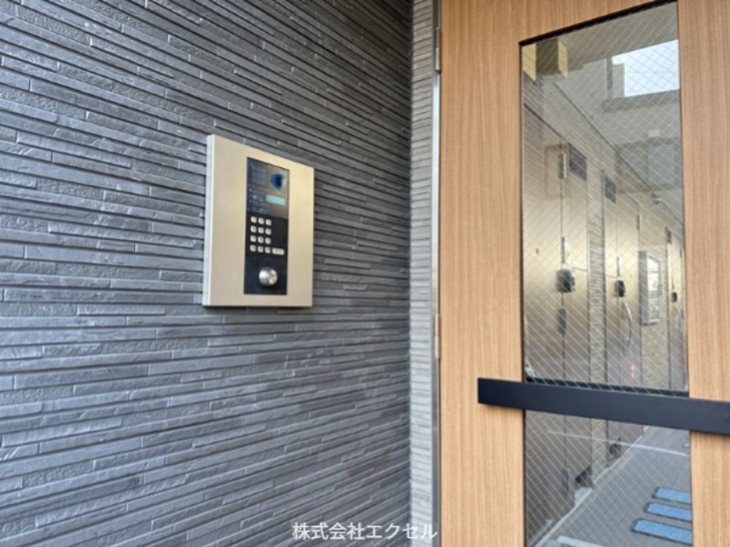エントランス　TVドアホン付きです。