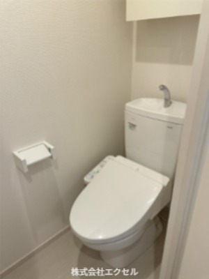 トイレ　温水洗浄便座です。