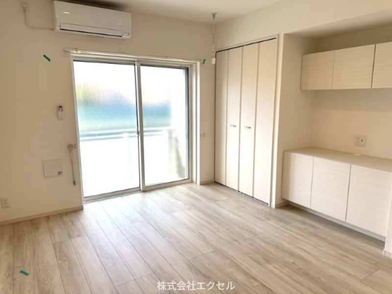 居室・リビング　TVボード付きのリビングです。