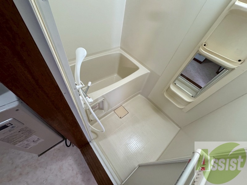 バス・シャワールーム　ユニットバスです。疲れを癒すのに欠かせませんね！