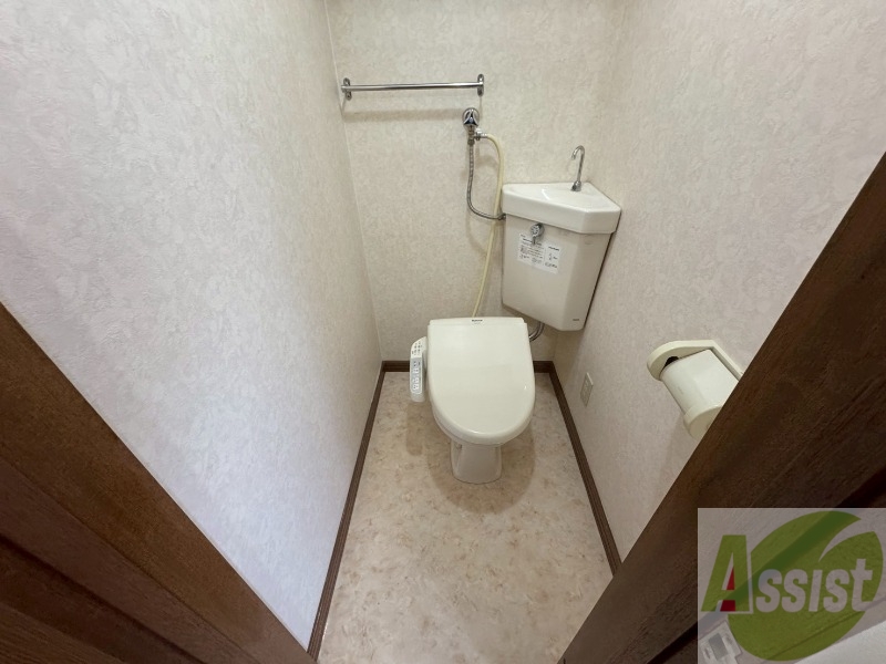 トイレ　こちらはトイレです。清潔感があり、安心して使用できます。