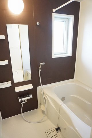バス・シャワールーム　落ち着いた空間のお風呂です