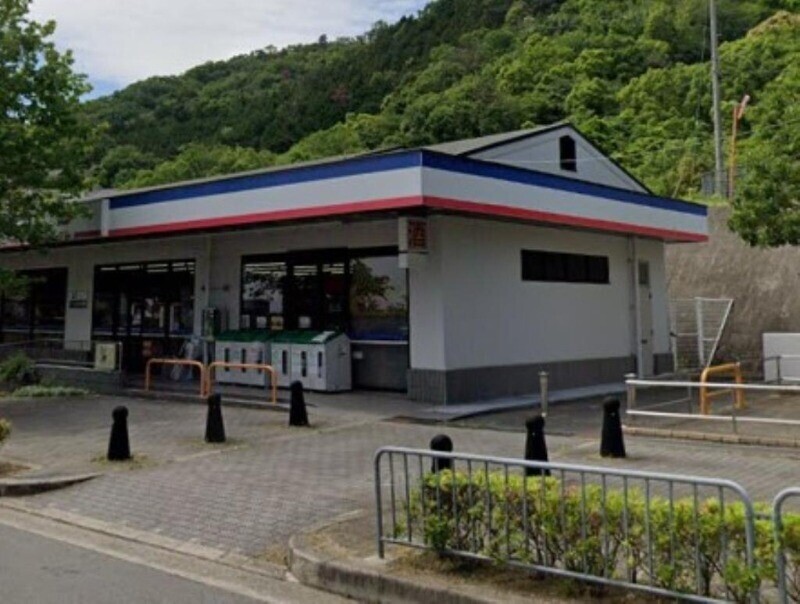 スーパー　コープミニルミナス箕面（スーパー）まで885m