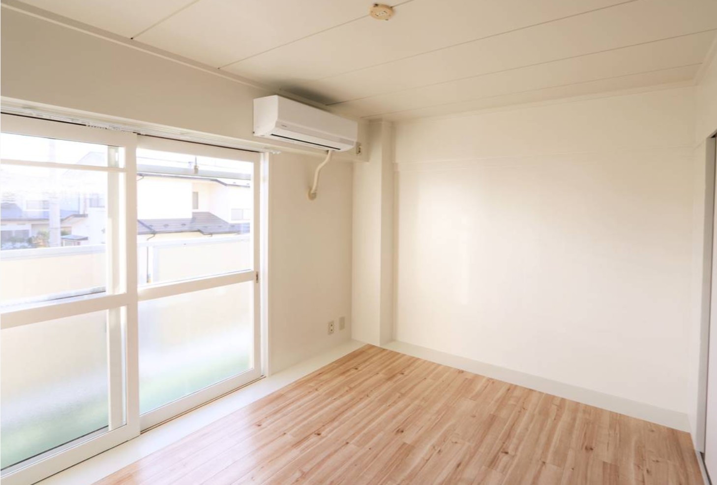 居室・リビング　同タイプ写真です