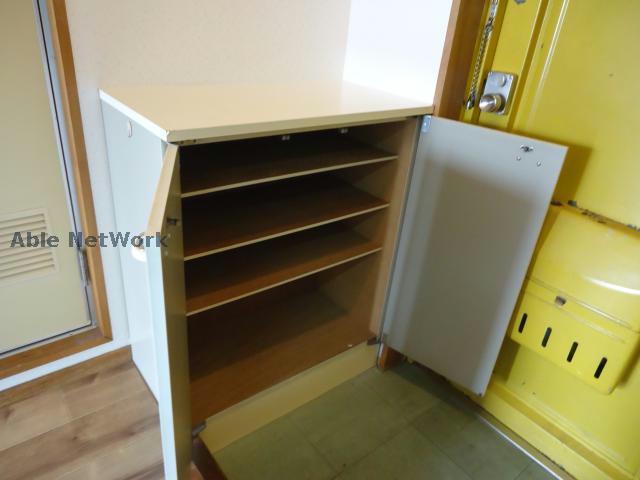 玄関　※同物件別部屋の写真です。