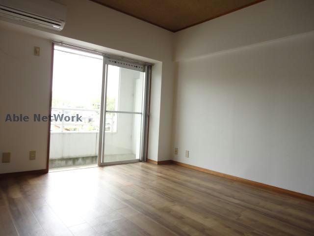 居室・リビング　※同物件別部屋の写真です。