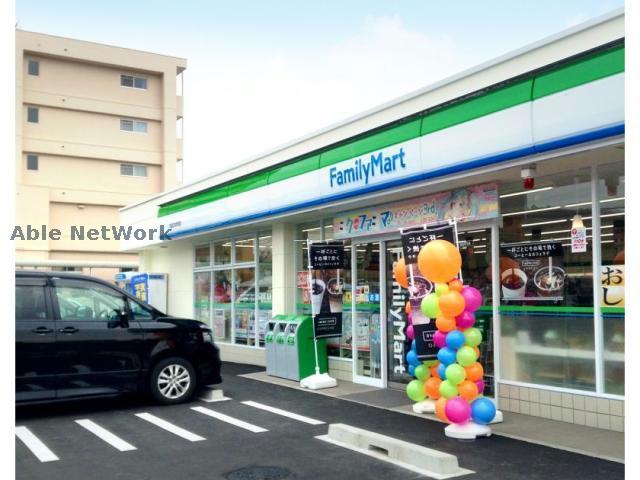 コンビニ　ファミリーマート日進三本木町店（コンビニ）まで459m