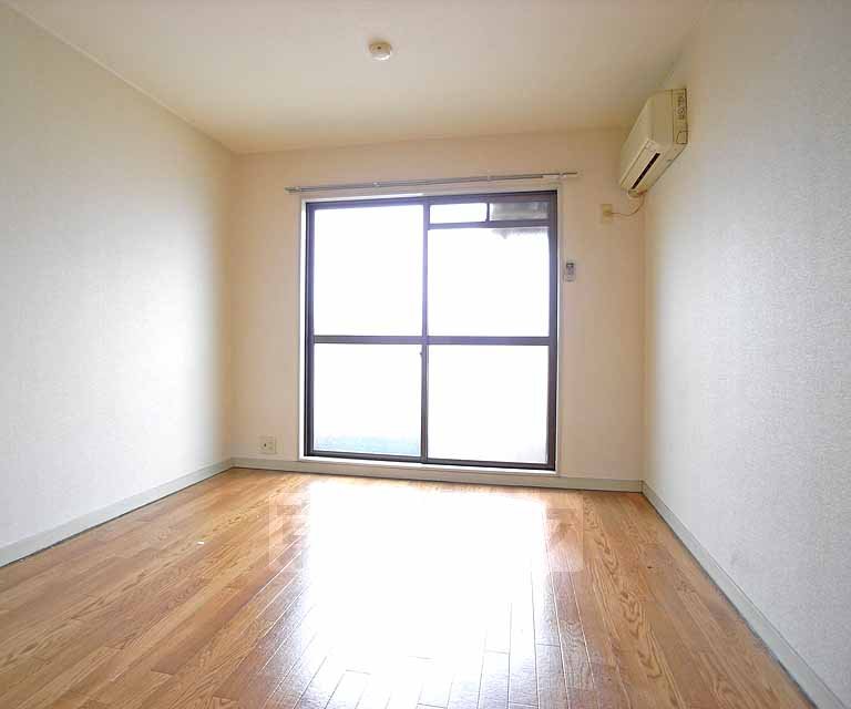 居室・リビング　広々とした洋室です。