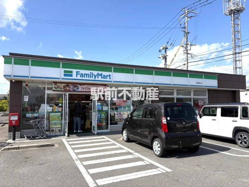 コンビニ　ファミリーマート佐賀鹿江店（コンビニ）まで500m