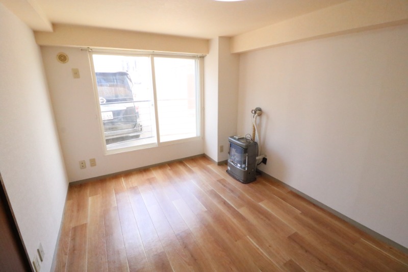 居室・リビング　南西向きで日当たり良好♪