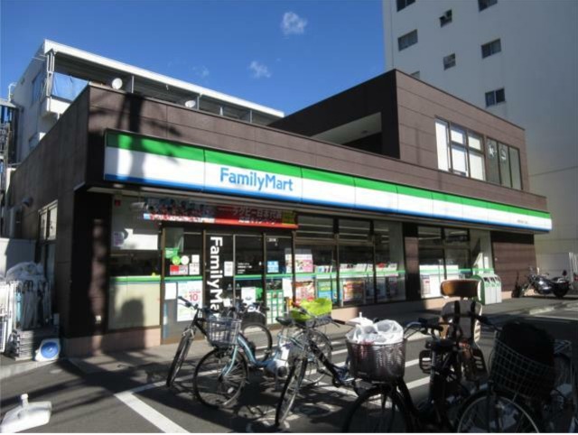 コンビニ　ファミリーマート中野弥生町二丁目店（コンビニ）まで558m