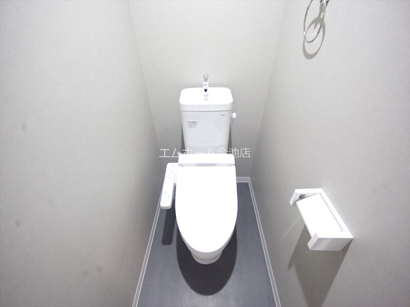 トイレ　温水洗浄暖房便座付トイレ