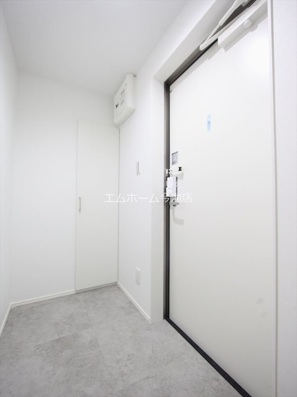 玄関　玄関　シューズボックス付（収納充実してます）