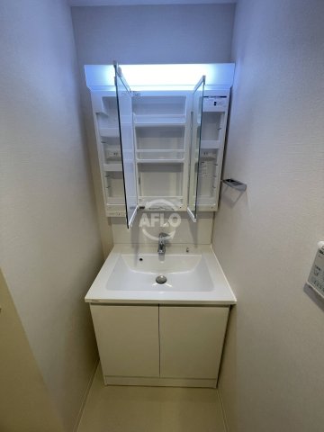 洗面設備　スプランディッド弁天町WEST　独立洗面台