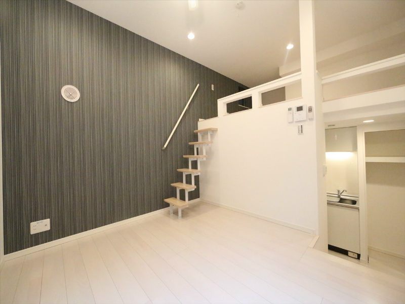 居室・リビング　洋室6帖　上階ロフト5.4帖（収納でもお部屋でも使えます）