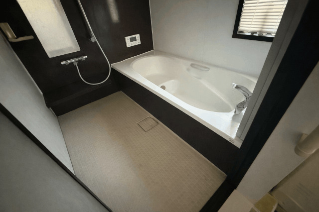 バス・シャワールーム　広々とした１坪サイズの浴室
