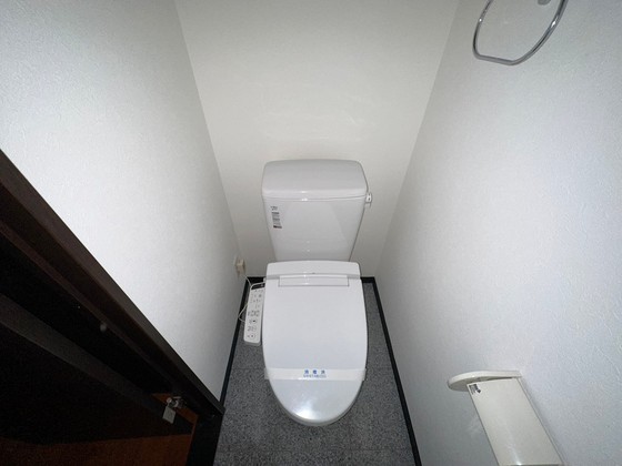 トイレ　※別部屋の写真です