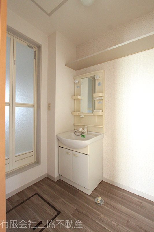 その他　洗髪洗面台＋洗濯機置き場