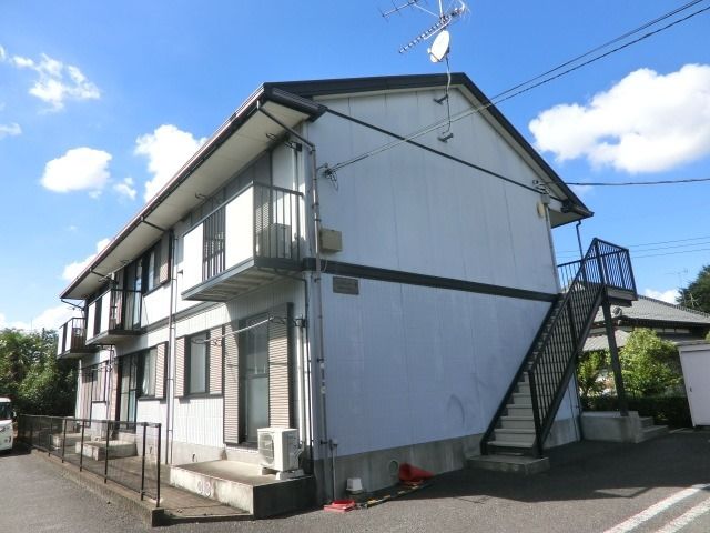 建物外観　八幡宿駅からもバスが出ております