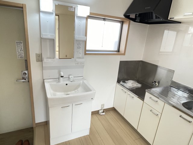 洗面設備　※同タイプのサンプル写真です。