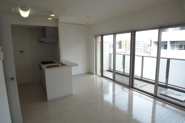 居室・リビング　こちらの居間で趣味の時間をお楽しみください