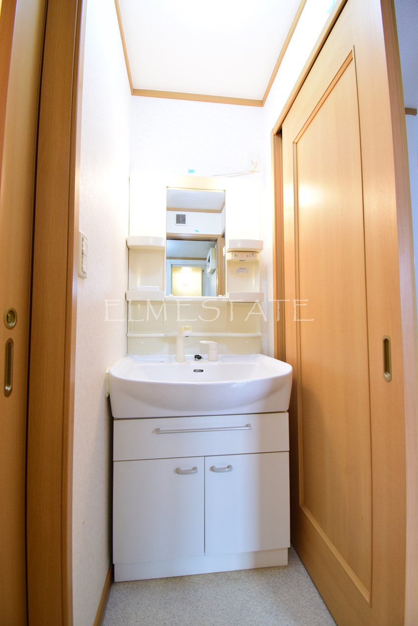 洗面設備　同一物件反転タイプ