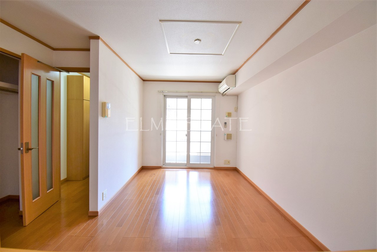 居室・リビング　同一物件反転タイプ