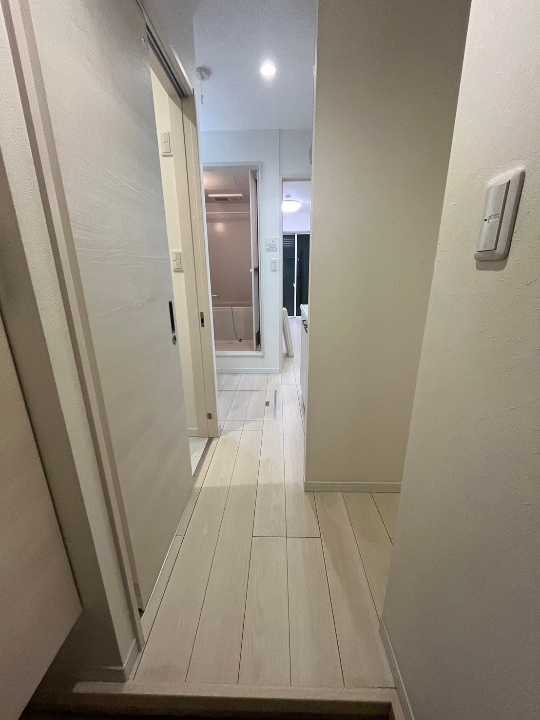 玄関　別部屋写真