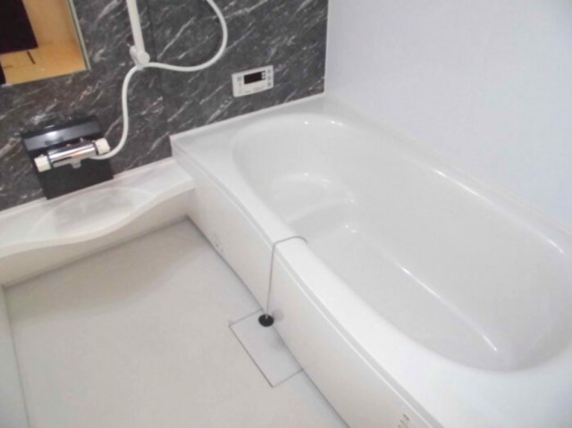 バス・シャワールーム　コンパクトで使いやすいお風呂です