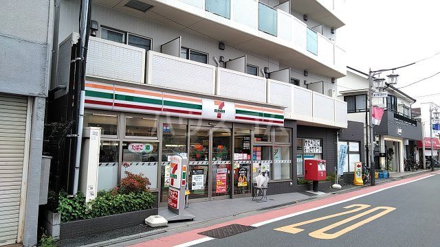 コンビニ　ファミリーマート 杉並人見街道店（コンビニ）まで576m