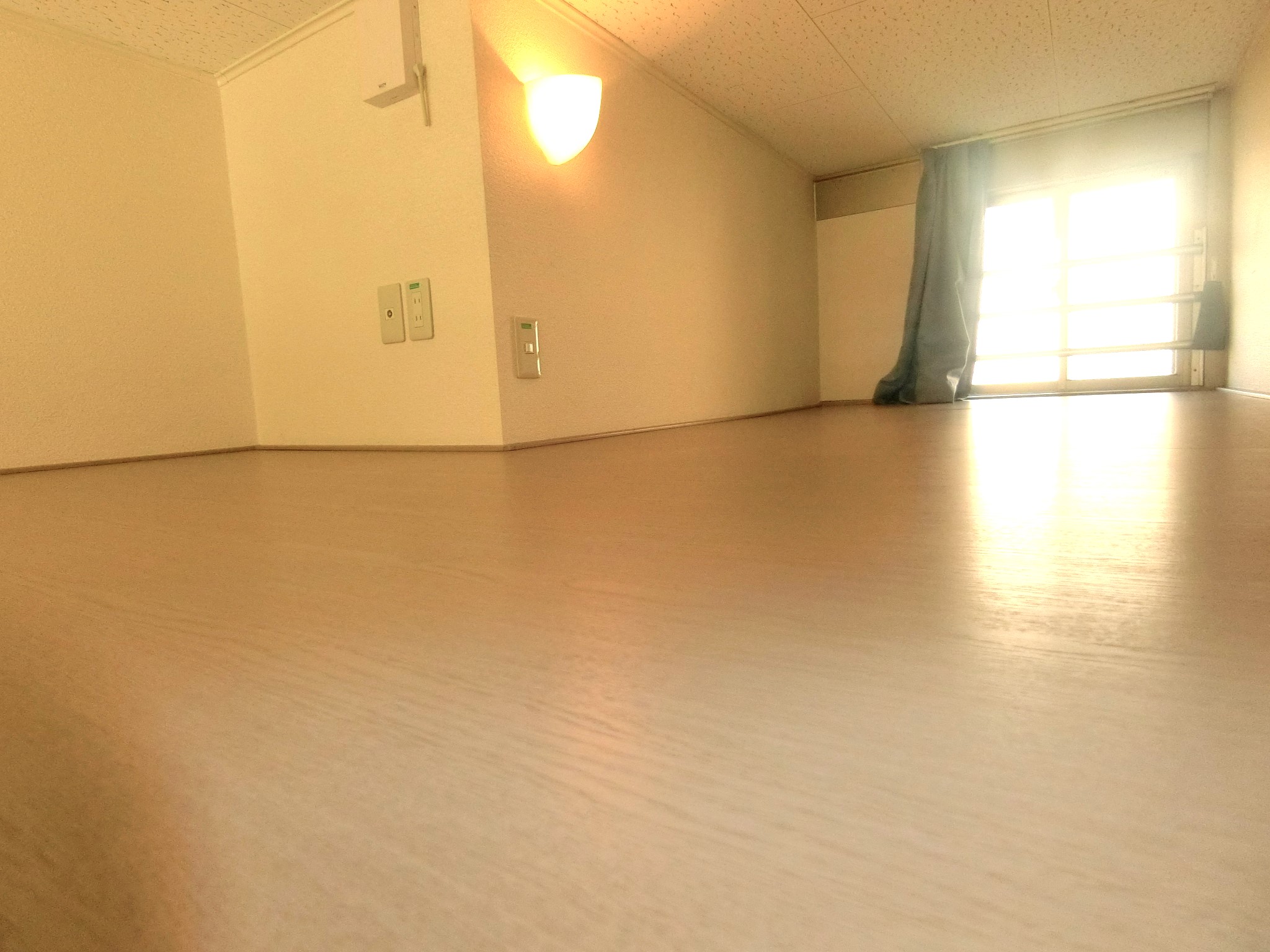 その他部屋・スペース　上部ベッドスペース（照明と窓付）を完備です☆