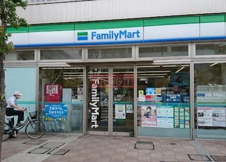 コンビニ　ファミリーマート糀谷駅南店（コンビニ）まで140m